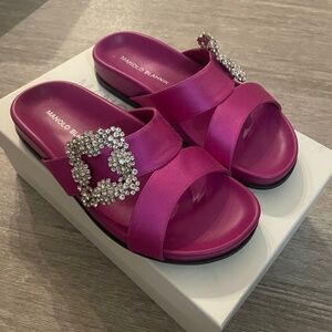MANOLO BLAHNIK 10mm Chilanghi fuchsia satin flat sandals